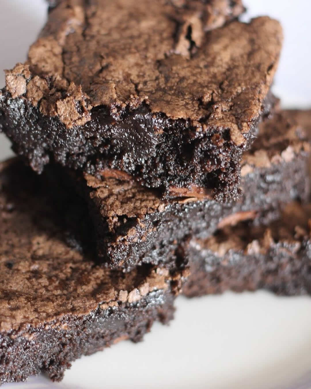 Prepare a receita de um cremoso brownie de Nescau